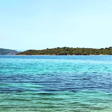 Explore the rugged island of Ithaka, the birthplace of Odysseus, and fall in love with its landscape, beaches, and towns