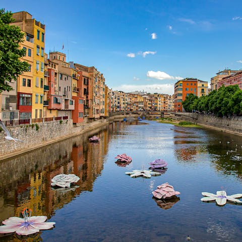 Discover Girona and the Onyar river, less than an hour's drive away