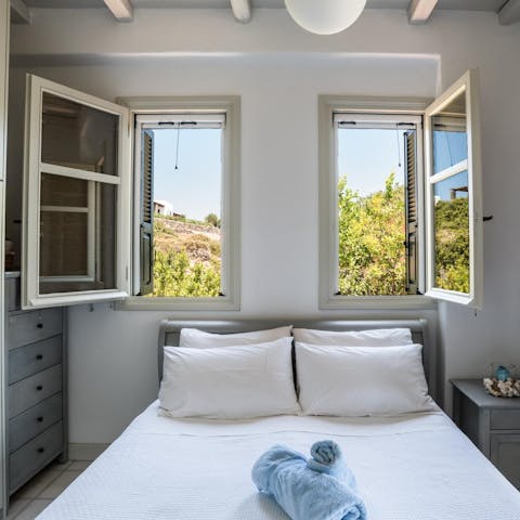 Wake up to sunlight streaming through the windows in the cosy bedrooms