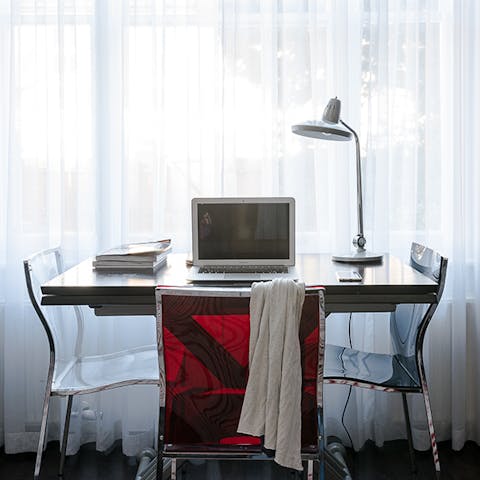 A workstation to get those emails done