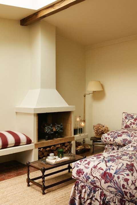 Warm up by the fire on cooler Parisian evenings