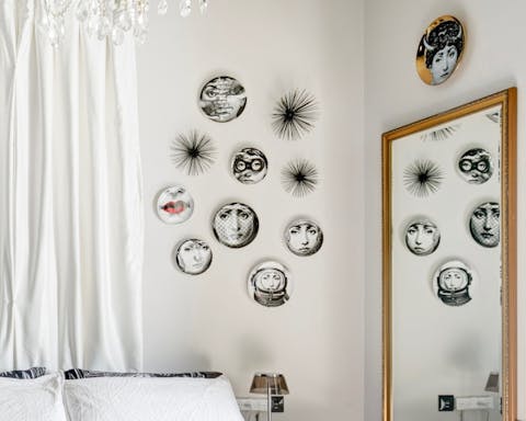The collection of porcelain plates on the wall