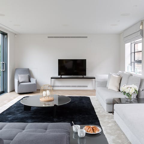 tranquil & bright communal space