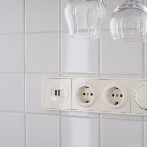 Several USB ports around the flat