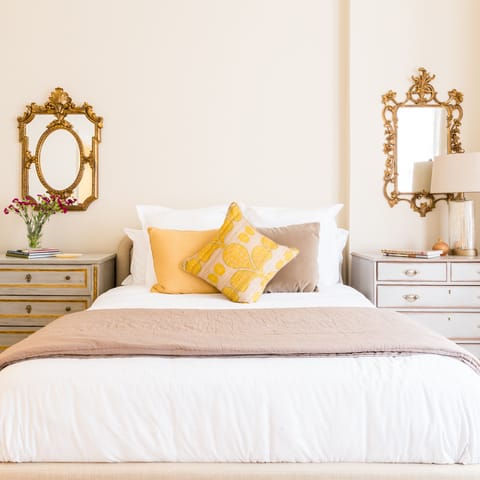 regal bedroom decor
