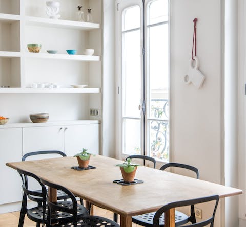 Open the French doors to the balcony and enjoy a Parisian feast