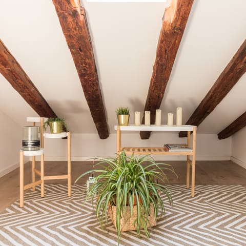 The exposed support beams