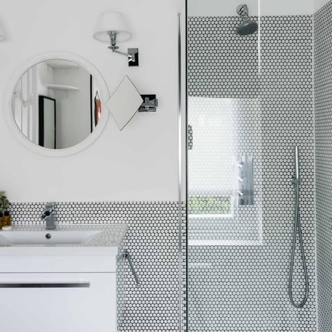 The huge walk in shower