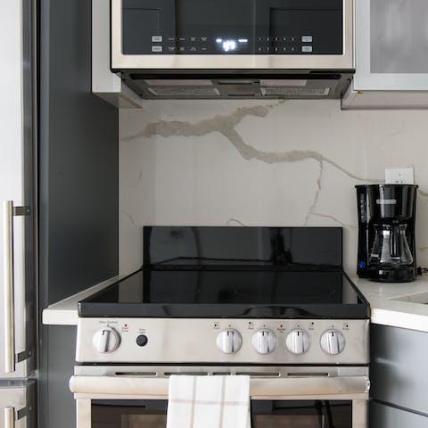 Prepare simple meals and snacks in the well-equipped kitchenette