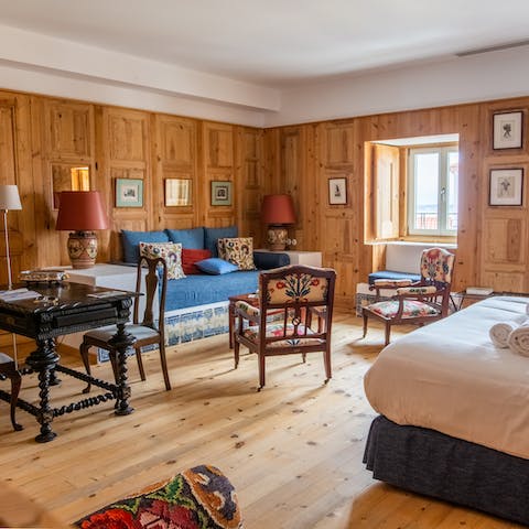 Enjoy the classically Portuguese decor and aromatic wood panelling
