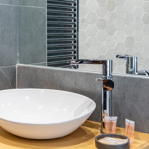 The minimalist sink