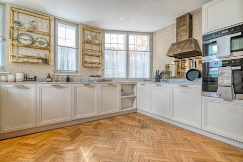 Cook up a delicious Sunday roast in the well-equipped kitchen