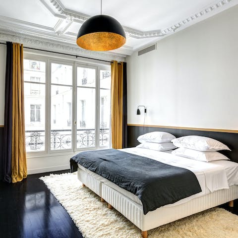 Wake up to sunshine flooding the attractive en-suite bedrooms