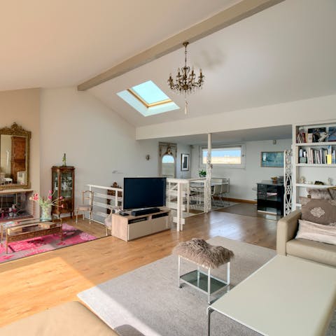 Snuggle up and enjoy evenings of movies and great company in the lovely upstairs living area