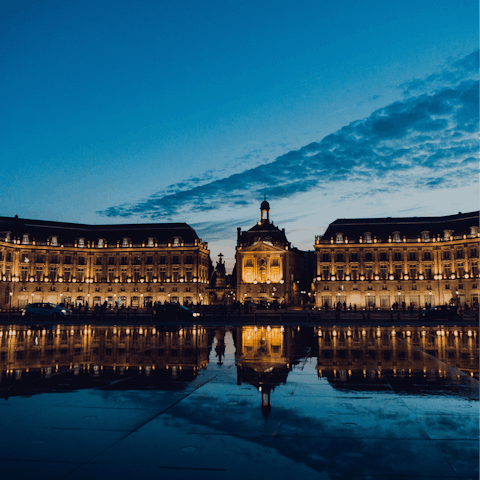 Enjoy the splendour of Bordeaux, with the historic centre only a short tram ride away