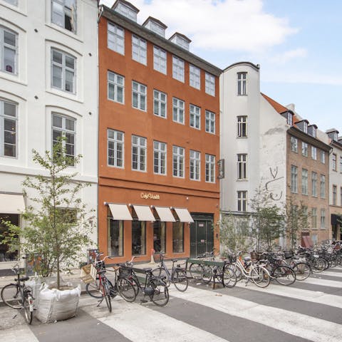 Immerse yourself in the heart of Copenhagen, with shops, restaurants and bars on your doorstep