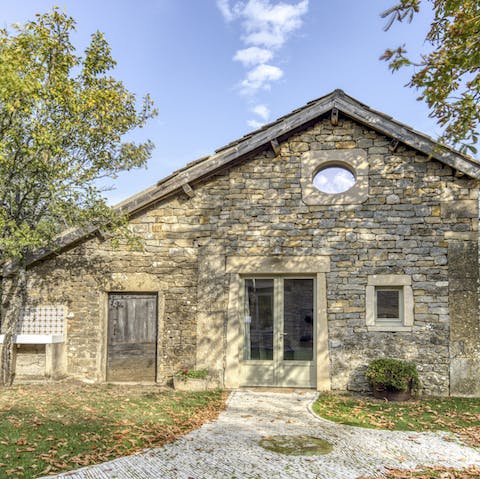 The private annexes in the pretty stone outhouses