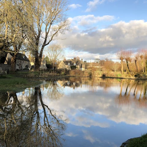 Stay in the quintessential Cotswolds village of Shilton