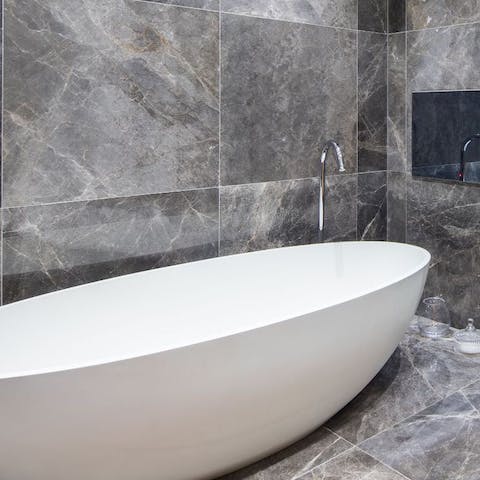 This beautiful bathtub