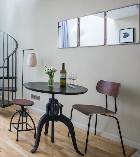 Enjoy a romantic Parisian feast at the vintage table