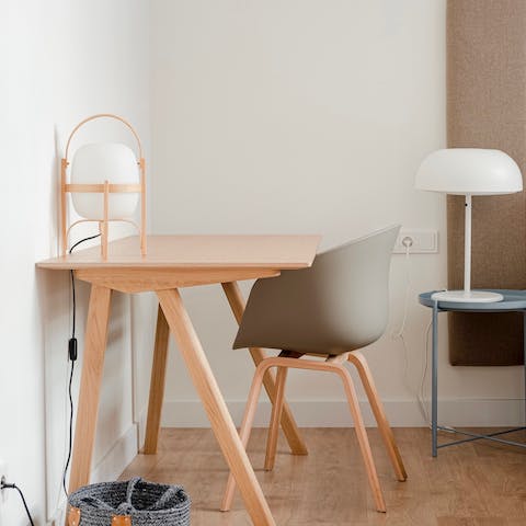 The minimalist workspace