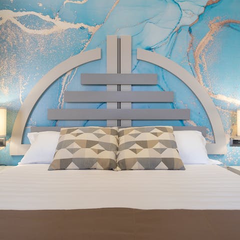 Wake up in the elegant bed feeling rested and ready for another day of Syracuse sightseeing