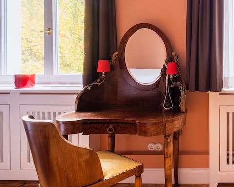 This eye-catching vanity table
