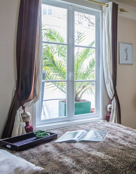 The mini greenhouse on your windowsill