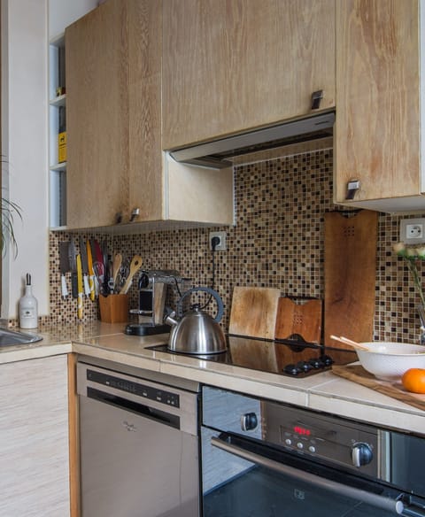 Mosaic wall tiles in the kitchen