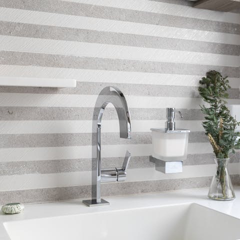 Modern open-plan ensuite