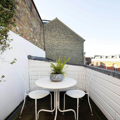 Serve your favourite evening drinks on the little balcony