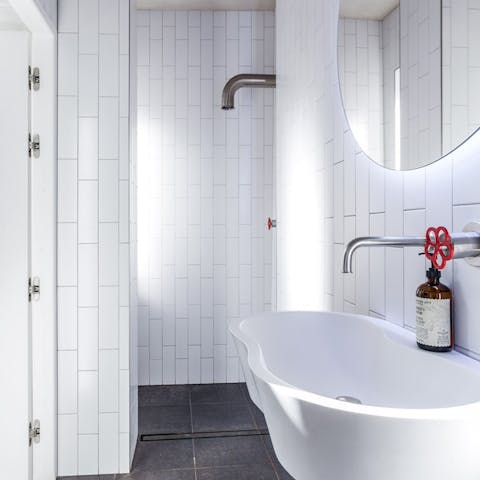 bright and sleek bathroom