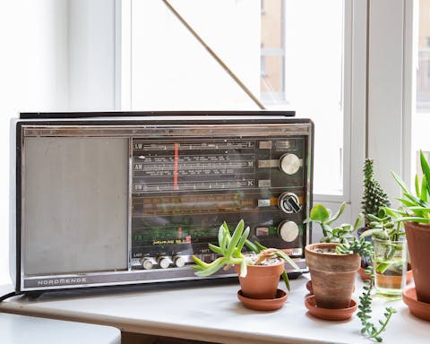 This vintage radio