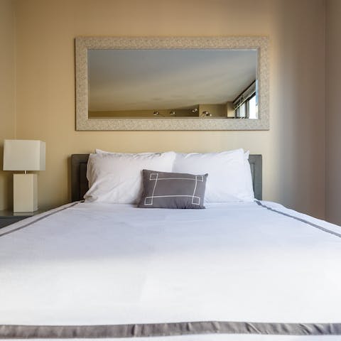 The cosy bed with plush linen