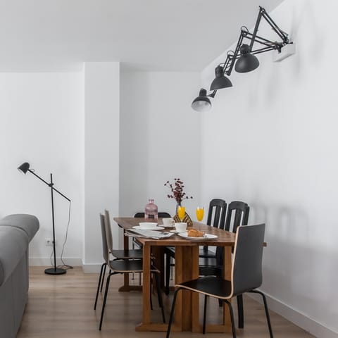 Come together to hatch plans for the day over breakfast here