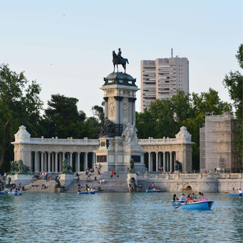 Walk twenty minutes to El Retiro for a leisurely afternoon
