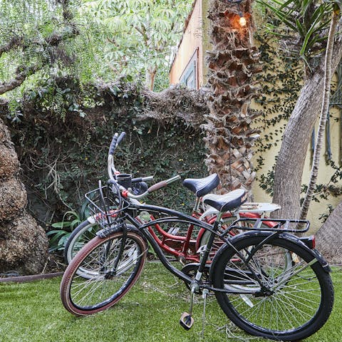 Make use of the bicycles and pedal to Venice Beach in five minutes