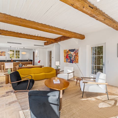 Share stories and local wine in relaxed, elegant surroundings