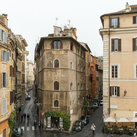 Classic Roman alleys