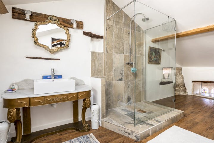 Bathroom photo