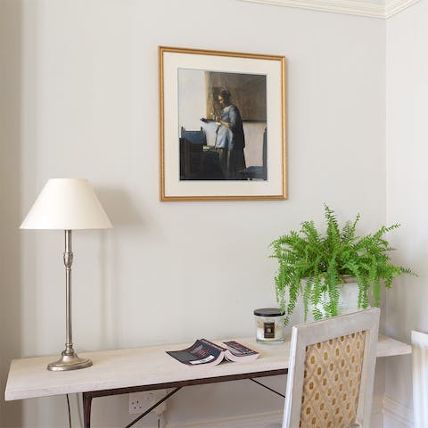 A stylish desk to work remotely