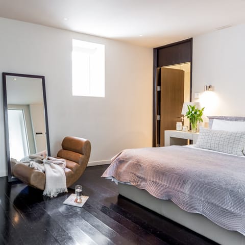 minimalist-chic bedrooms