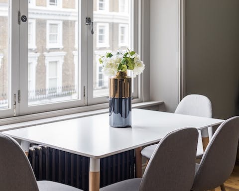 Gather together for a meal around the table while taking in views of Primrose Hill