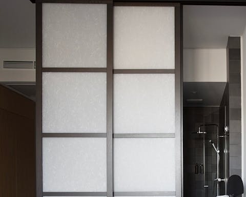 This elegant partitioning wall