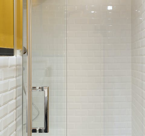 The polished subway tiles