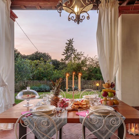 Entertain your guests and enjoy a meal on the outdoor dining area