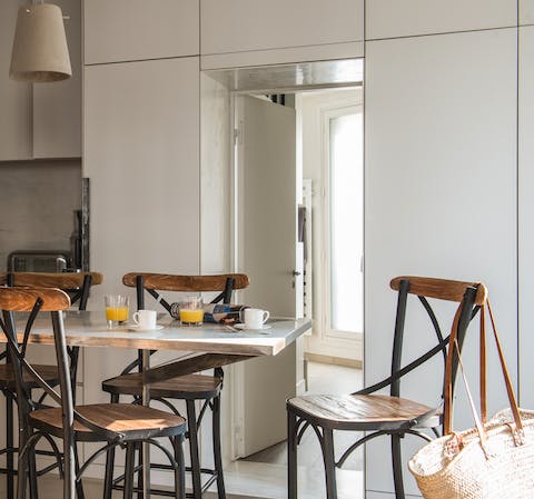 The light and bright dining area