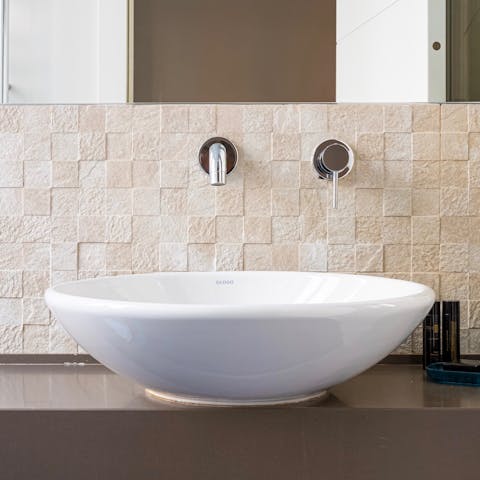 The chic bathroom furnishings
