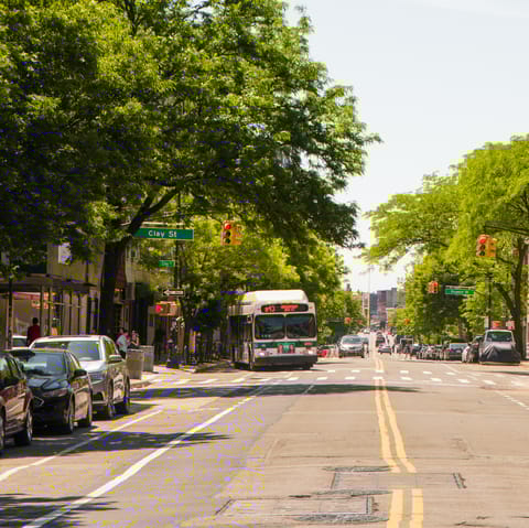 Discover for yourself the hype about Greenpoint – just a ten-minute walk away