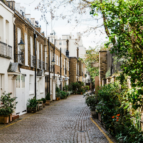 Embrace classic London charm while exploring Kensington
